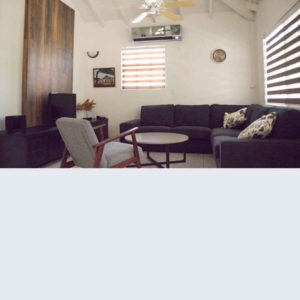 Woning te huur Aruba woonkamer 300x300 - Woning-te-huur-Aruba_woonkamer